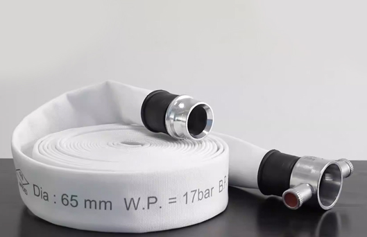 Dubbeljackad brandslang